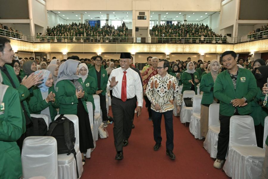 Lepas Keberangkatan 2.200 Mahasiswa KKN Unand, Gubernur Mahyeldi : KKN Ikut Memajukan Nagari