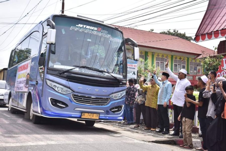 Lepas Keberangkatan JCH Kota Sawahlunto Kloter 17, Pj Wako : Semoga Kembali Menjadi Haji Mabrur