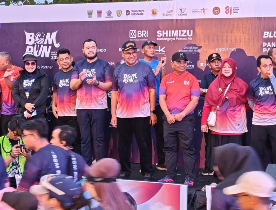 Lepas Race Day BOM Run 2026, Sekda Sumbar Apresiasi Konsistensi IKASMANTRI Dorong Sport Tourism