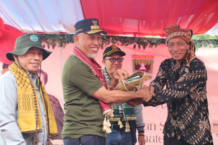 Lestarikan Hutan dan Sejahterakan Masyarakat, Gubernur Buka Festival Perhutanan Sosial Batu Busuak