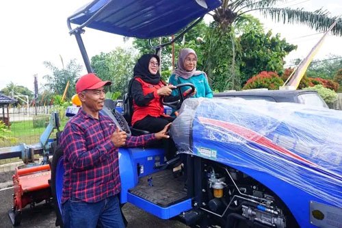 Lewat Aspirasi Alex Indra Lukman, Petani Dharmasraya Terima Bantuan Rp23,13 Miliar