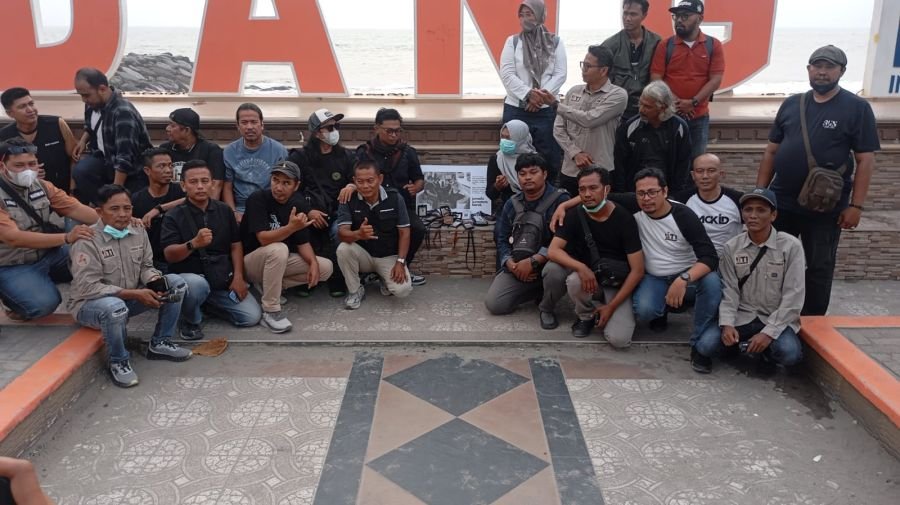 Lima Jurnalis Hilang Saat Liput Erupsi Anak Krakatau, Solidaritas Insan Pers Sumbar Gelar Doa Bersam