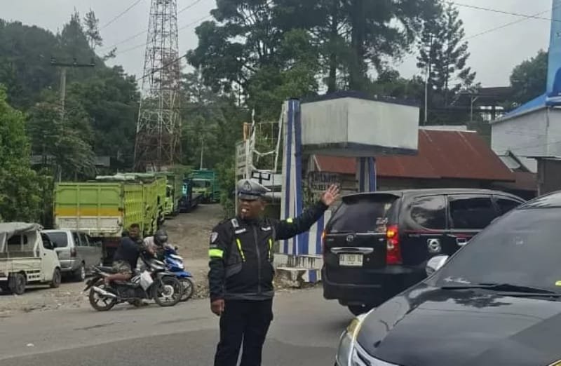 Lonjakan Kendaraan di Simpang Lubuk Selasih Saat Arus Balik Lebaran, Arus Lalin Tetap Lancar