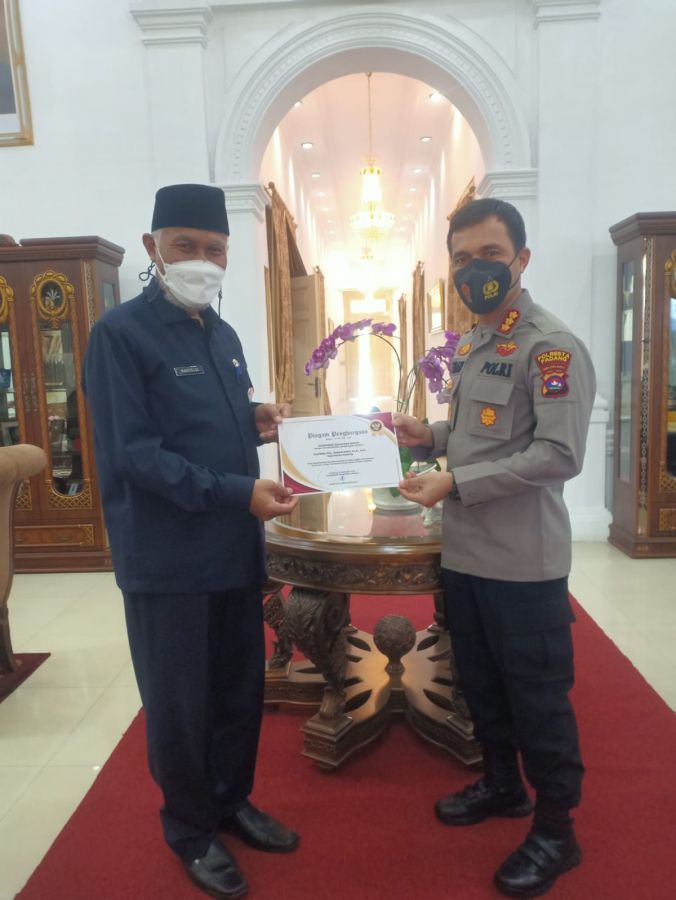 Luar Biasa! Kapolresta Padang dapat Penghargaan dari Gubernur Sumbar atas 4 Prestasi