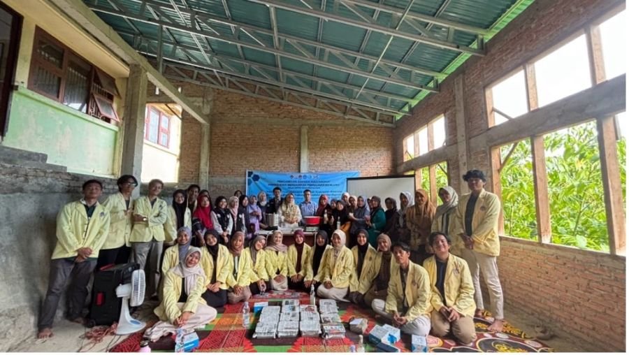 Mahasiswa Biologi UNP Dorong Pemulihan Pascabencana Lewat Pelatihan Nata de Coco bagi PKK Koto Pulai