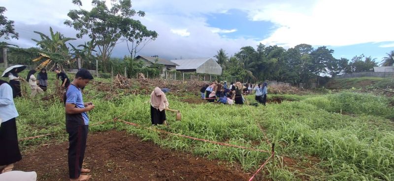 Mahasiswa PGSD UNP Manfaatkan Lahan Kosong untuk Perkuat Ketahanan Pangan