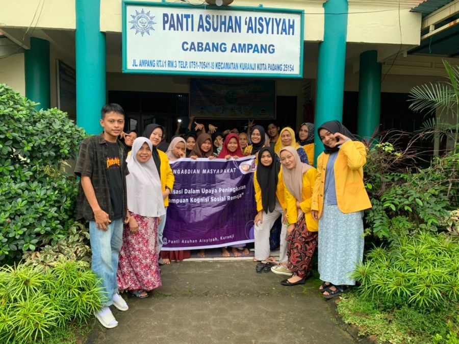 Mahasiswa Psikologi UPI YPTK Padang Sosialisasikan Pentingnya Kognisi Sosial Remaja di Panti Asuhan