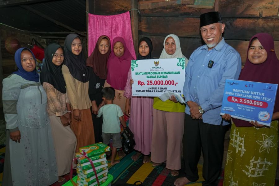 Mahyeldi Ansharullah Serahkan Bantuan RTLH Rp27,5 Juta untuk Keluarga Iswandi di Sumpur Kudus