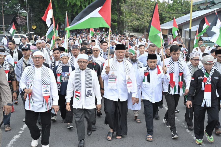 Mahyeldi Bersama Puluhan Ribu Warga Sumbar Gelar Longmarch untuk Pertegas Dukungan pada Palestina