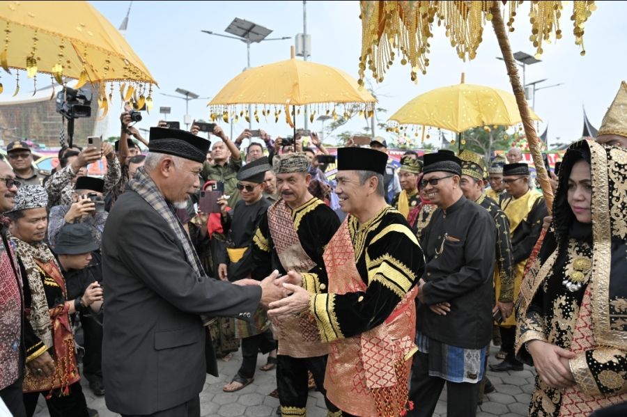 Mahyeldi Harap Hubungan Sumbar dan Riau Tambah Erat, Pasca Gubernur Riau Jadi Keluarga Suku Caniago