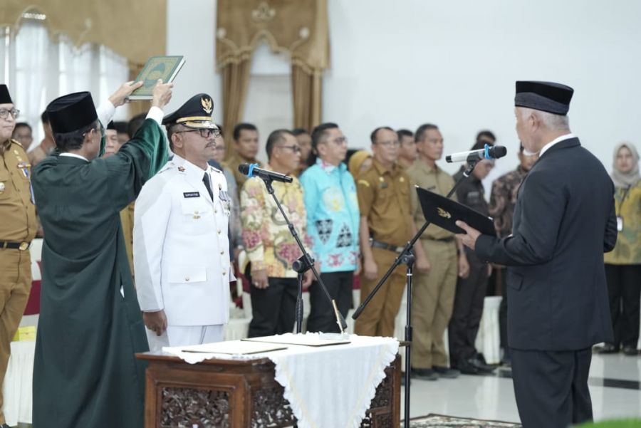 Mahyeldi Lantik Pj Wako Payakumbuh & Serahkan Keputusan Perpanjangan Jabatan Pj Bupati Mentawai