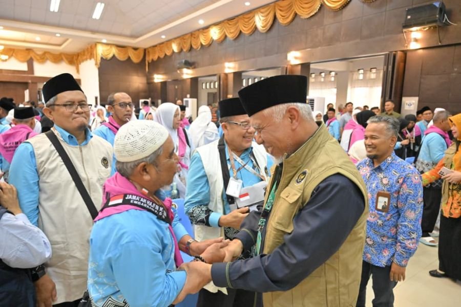Mahyeldi Lepas Keberangkatan 384 Calon Jemaah Haji Kloter 1 Embarkasi Padang tahun 1447 H/2026 M