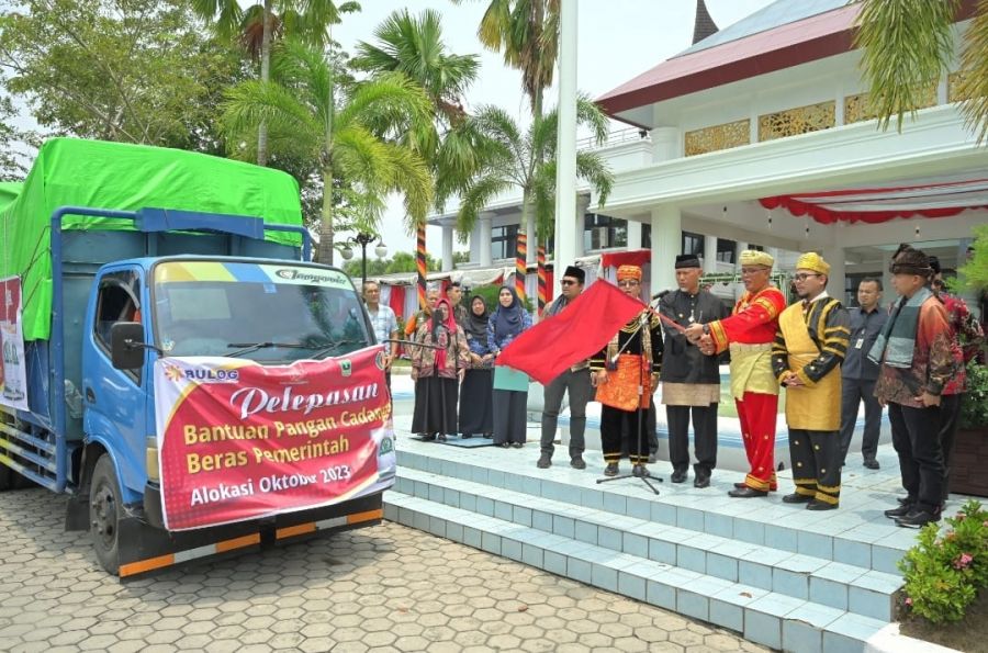 Mahyeldi Lepas Pendistribusian Beras SPHP dan GPM untuk Jaga Stabilitas Pasokan dan Harga Pangan