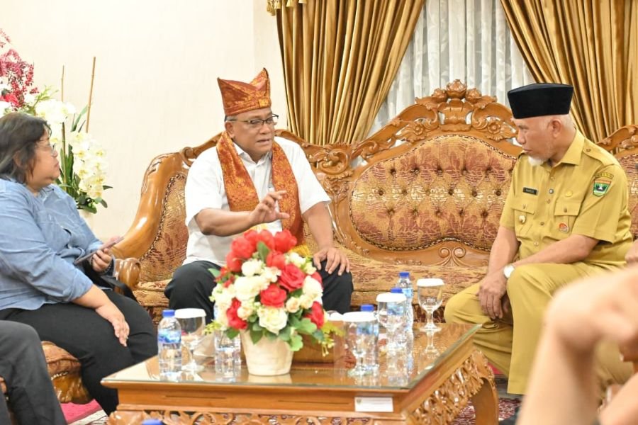 Mahyeldi & Menteri LH Bahas Penguatan Perhutanan Sosial, Pengelolaan Sampah, & Perdagangan Karbon