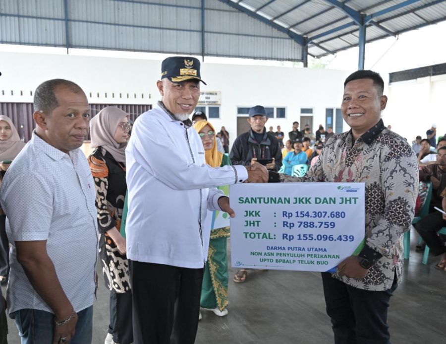 Mahyeldi Serahkan Bantuan Sarana Prasana & Jaminan Sosial Meningkattkan Kualitas Hidup Para Nelayan