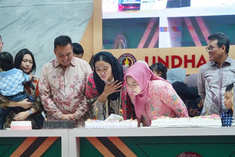 Malam Penuh Syukur di Auditorium Dara Jingga: Bupati Annisa Hadiri HUT UNDHARI 