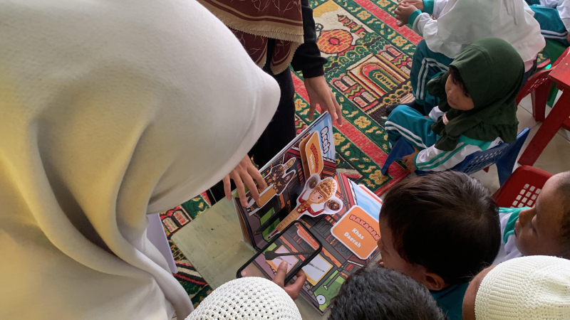 Media Pop-Up Book Berbasis Augmented Reality, Inovasi Mahasiswa UNP dalam Literasi Budaya Nusantara