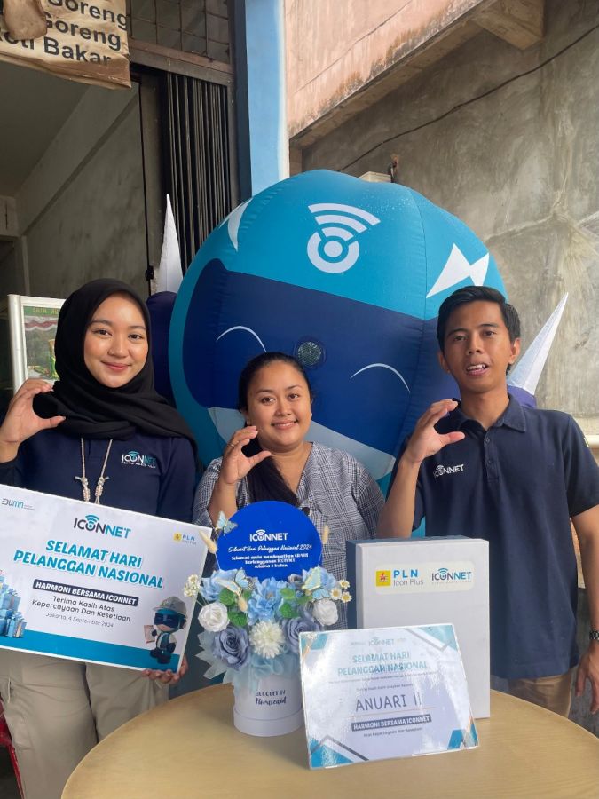 Meriahkan Hari Pelanggan Nasional 2024, PLN Icon Plus Kunjungi Pelanggan Loyal di Kepulauan Riau