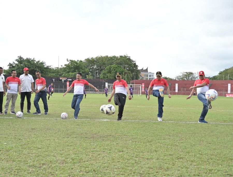 Meriahkan HUT RI, Turnamen Sepak Bola Gubernur Cup 2023 Resmi Dibuka Mahyeldi