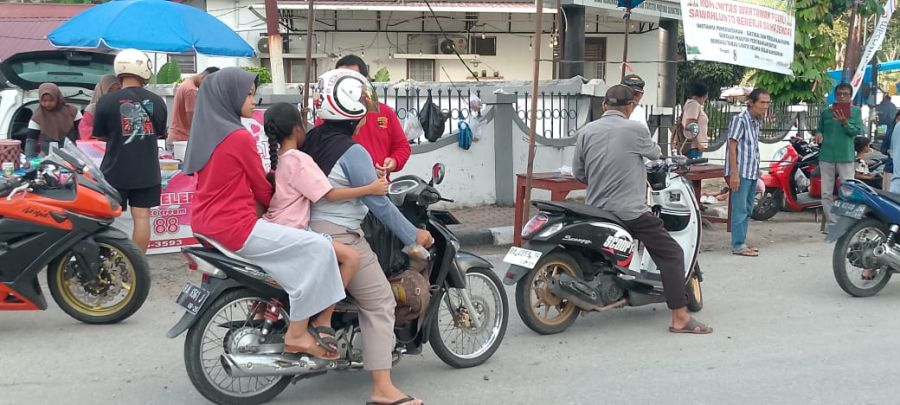 Milad Ke 10 Komunitas Wartawan Peduli Sawahlunto Berbagi Takjil Gratis