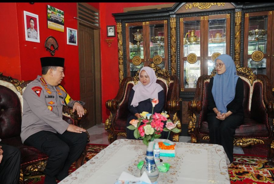 Momen Hangat Kapolri Kunjungi Keluarga AKP Anm Lusiyanto, Ungkap Dukacita Mendalam