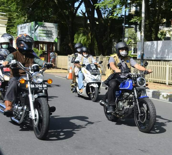 Monitoring Pelaksanaan Manunggal BBGRM, Wako Hendri Septa Tunggangi Sepeda Motor