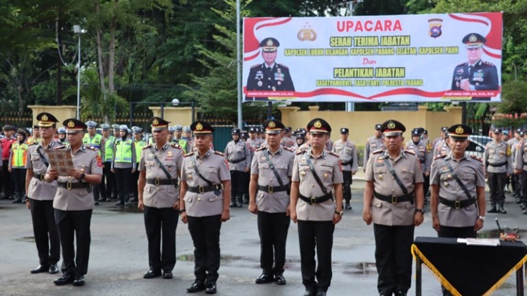 Mutasi Besar di Polresta Padang, Sejumlah Kapolsek dan Kasat Resmi Berganti dalam Sertijab Rabu