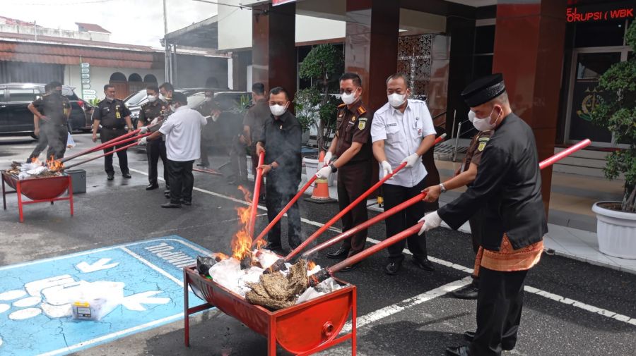 Narkoba Masih Mendominasi, Kejari Padang Musnahkan 7,2 Kg Barang Bukti