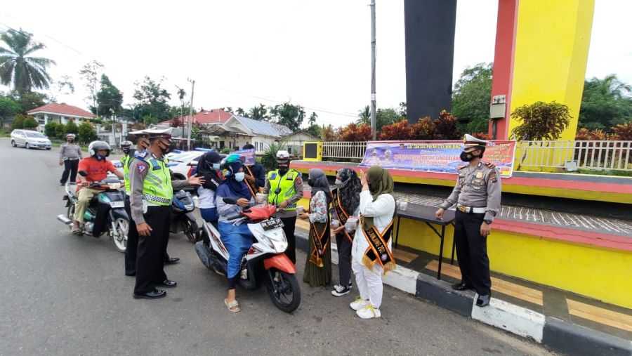 Operasi Keselamatan Singgalang, Satlantas Polres Sijunjung Berbagi Takjil