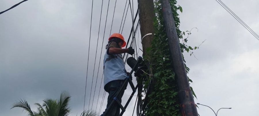 Optimalisasi Koneksi Internet, PLN Icon Plus Lakukan Pemeliharaan Jaringan Fiber Optik di Jl. Bypass