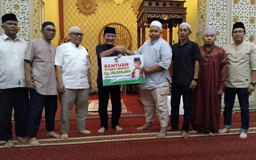 Osman Ayub Bantu Rp70 Juta untuk Surau Papan Palinggam dan Pondok Tahfiz Masjid Raya Pasa Gadang