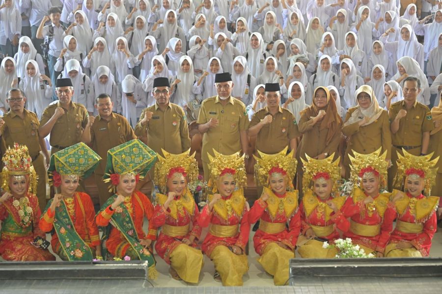 Pagelaran Seni Budaya, Gubernur Mahyeldi Ajak Pelajar SMK Optimis Tatap Masa Depan