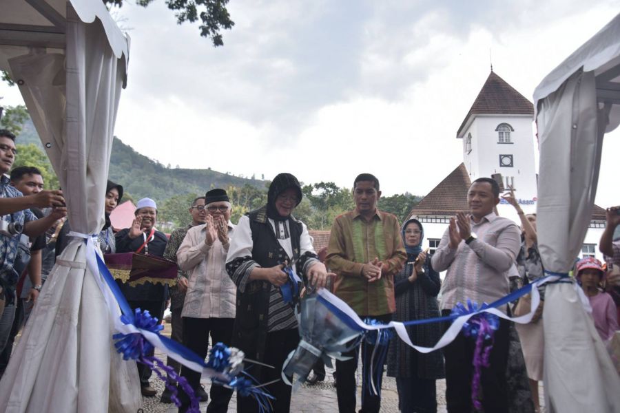 Pameran Ekonomi kreatif, UMKM dan Nagari Sarampak Batanun Resmi di Buka