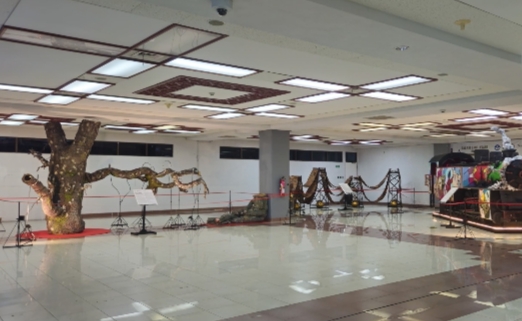 Pameran Seni Instalasi Lima Tahun WTBOS Dipamerkan di  Bandara internasional Minangkabau