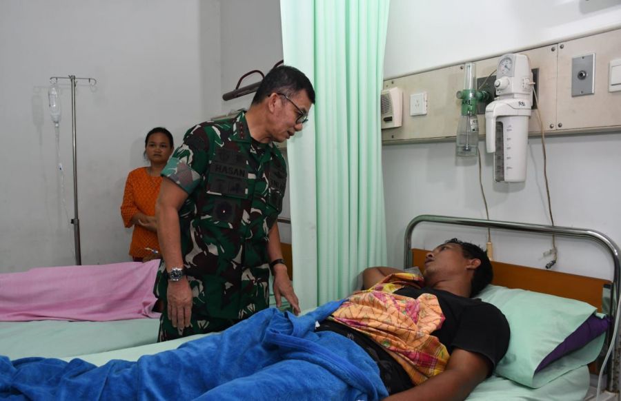 Pangdam I/BB Besuk dan Pastikan Korban Keributan di Sibiru -Biru