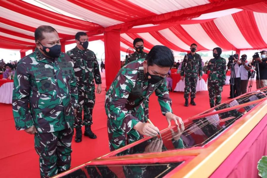 Pangdam I/BB, Danrem 033/WP dampingi Panglima TNI Resmikan Makogabwilhan dan Monumen TRI MATRA