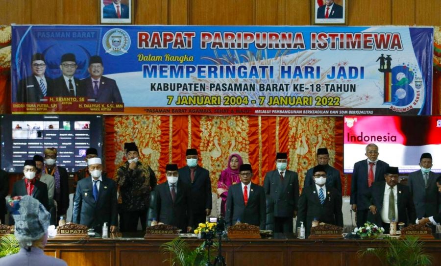 Paripurna Peringatan HUT Pasbar ke 18, Gubernur Tekankan Bergandengan Tangan Dalam Pembangunan