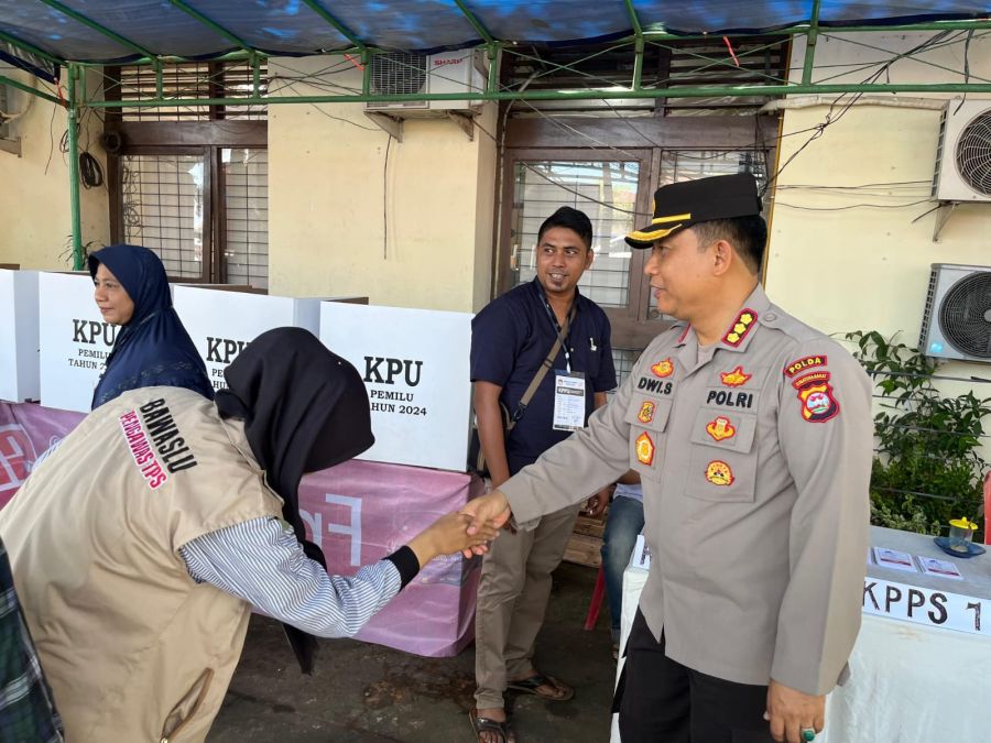 Pastikan Kelancaran PSU, Kabid Humas Polda Sumbar Tinjau Pengamanan di TPS