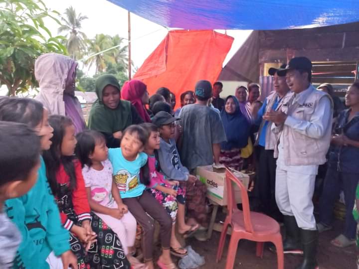 Pastikan Kondisi Masyarakat Aman, Bupati dan Wabup Pasaman Barat Tinjau Posko Pengungsi