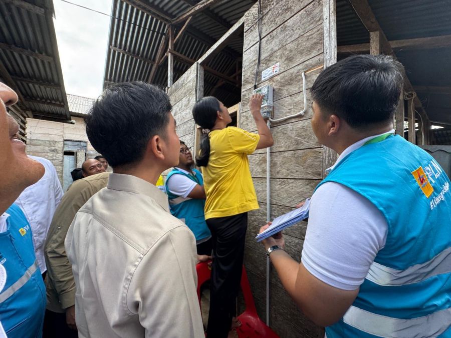 Pastikan Listrik Menyala Merata, Wapres Tinjau Program BPBL di Desa Hilisebua, Nias