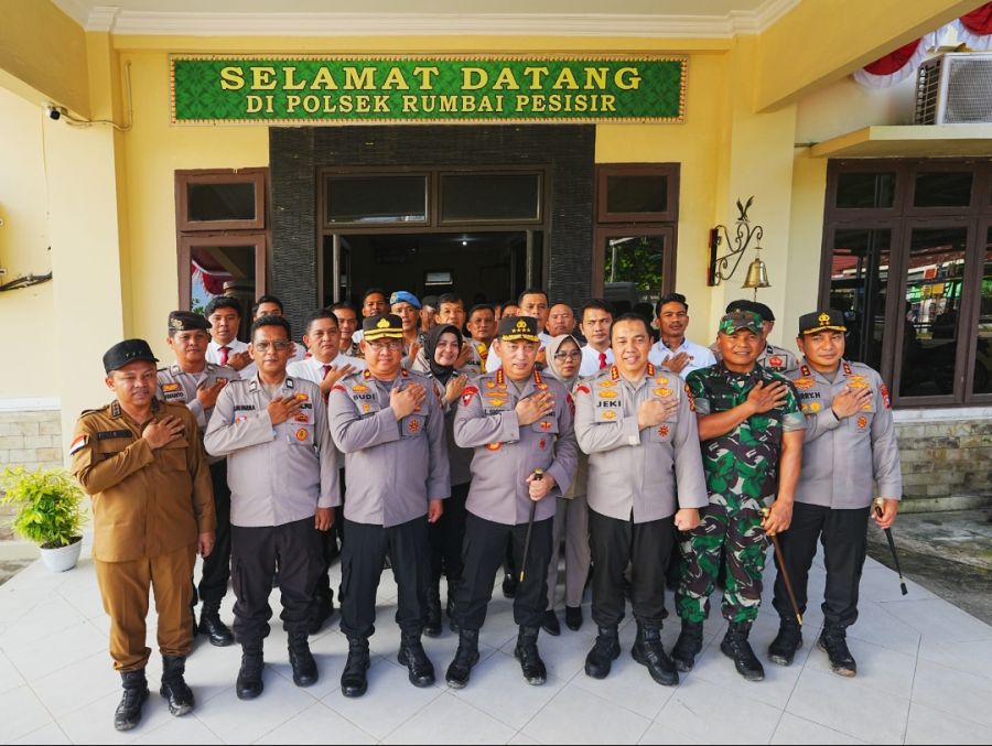 Pastikan Pelayanan Optimal, Kapolri Kunjungi Polsek Rumbai Pesisir