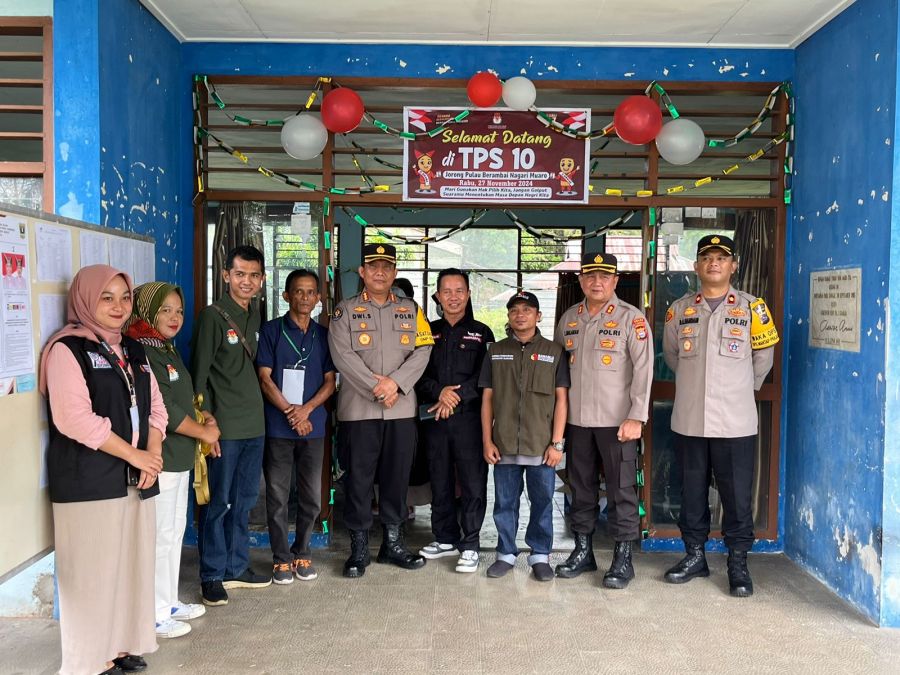 Pastikan Pengamanan Berjalan Lancar, Kabid Humas Polda Sumbar Cek TPS di wilayah Kab. Sijunjung 