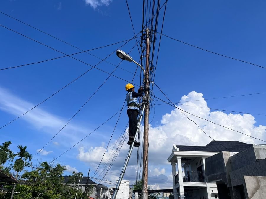 Pastikan Telekomunikasi Terjaga, PLN Icon Plus Lakukan Pemeliharaan Jaringan FiberOptik di Mempura