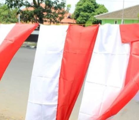 Pedagang Bendera Merah Musiman Masih Sepi 