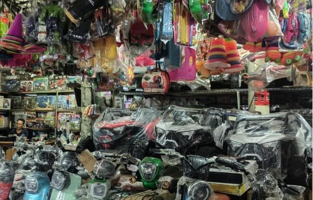 Pedagang Musiman Mainan Anak-Anak Sepi Pembeli