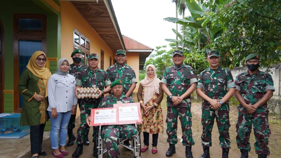 Peduli Anak Buah, Danrem 032/Wbr Brigjen TNI Purmanto Sambangi Kediaman Kopda Indah Murdiyono