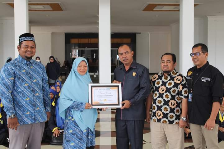 Pelajar SMP IT Al Bina Koto Baru Kunjungi Sekretariat DPRD Kabupaten Dharmasraya