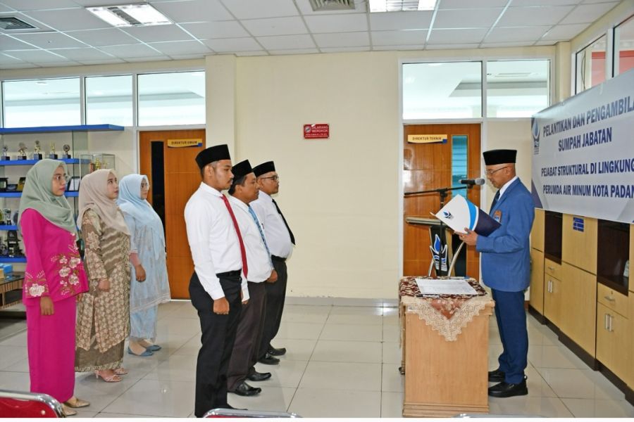 Pelantikan Pejabat Sruktural Perumda Air Minum Kota Padang, Dirut: Mutasi untuk Kebaikan & Kemajuan