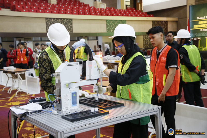 Pelatihan Pengoperasian & Pemrograman Robot Epson Sukses Digelar di UNP
