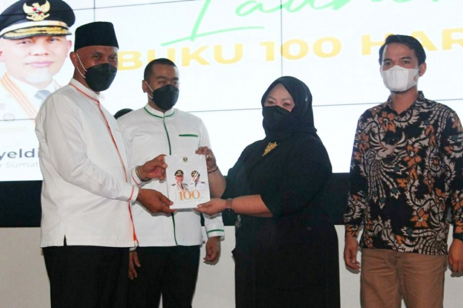 Peluncuran Buku 100 Hari Kerja Kepemimpinan Gubernur dan Wagub Sumbar Mahyeldi - Audy Joinaldy